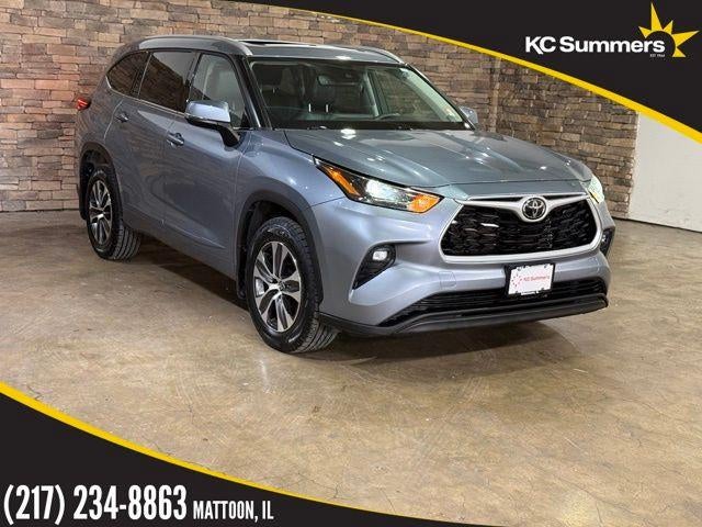 2022 Toyota Highlander XLE in Other — front three-quarter view